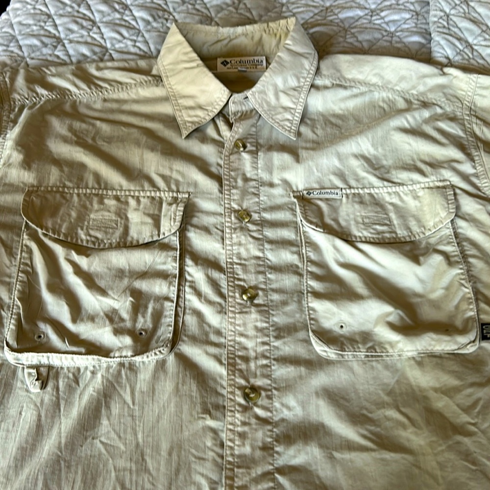 Men’s Columbia GRT button front shirt size L
